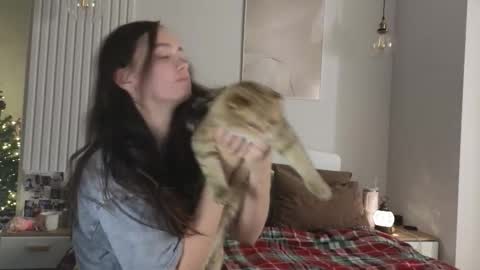 evi_woow online show from December 22, 2025, 10:18 pm