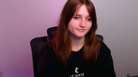 Snapshot of evie_leee chatting on November 6, 2025, 1:56 pm Evie online show from November 6, 2025, 1:56 pm