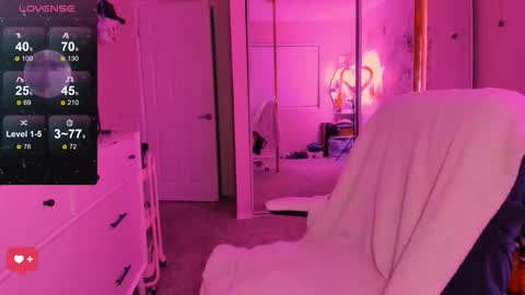 Snapshot of evie_luna chatting on October 2, 2025, 2:07 am Evie Luna online show from October 2, 2025, 2:07 am