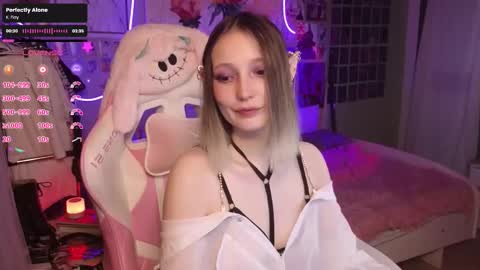 Snapshot of evie_rosen chatting on October 22, 2025, 11:37 pm Evie online show from October 22, 2025, 11:37 pm