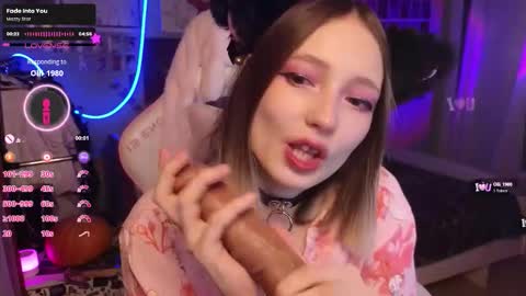 Snapshot of evie_rosen chatting on November 1, 2025, 8:44 pm Evie online show from November 1, 2025, 8:44 pm