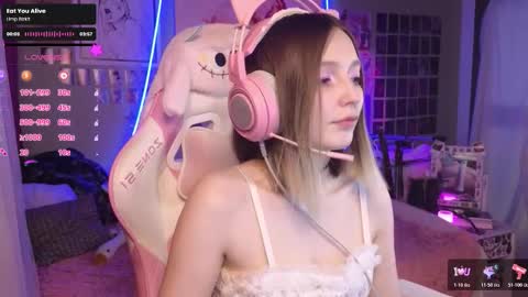 Snapshot of evie_rosen chatting on November 10, 2025, 11:48 pm Evie online show from November 10, 2025, 11:48 pm