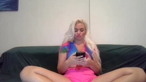 Snapshot of evillers1 chatting on December 19, 2024, 10:53 pm Badblondebunny online show from December 19, 2024, 10:53 pm