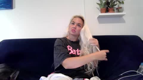 Snapshot of evillers1 chatting on January 3, 2025, 2:32 am Badblondebunny online show from January 3, 2025, 2:32 am