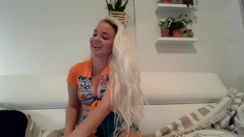 Snapshot of evillers1 chatting on January 8, 2025, 1:11 am Badblondebunny online show from January 8, 2025, 1:11 am