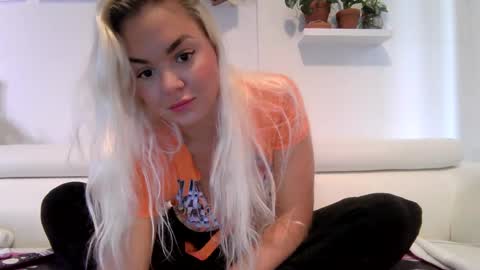 Snapshot of evillers1 chatting on October 8, 2025, 9:12 pm Badblondebunny online show from October 8, 2025, 9:12 pm
