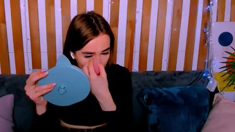 Evis online show from March 5, 2026, 1:23 am