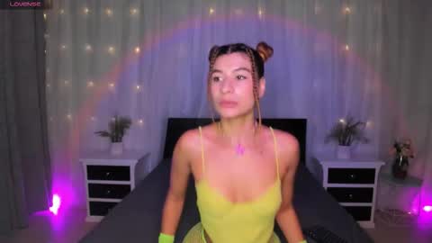 Snapshot of evoletbee chatting on December 2, 2025, 1:17 pm Evolet online show from December 2, 2025, 1:17 pm