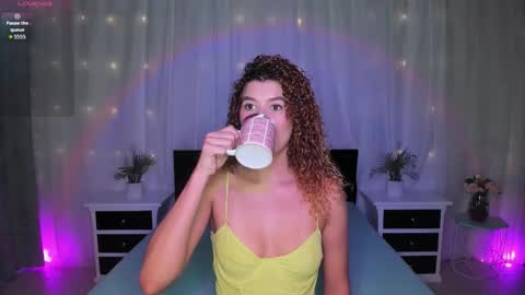 Snapshot of evoletbee chatting on December 19, 2025, 11:28 am Evolet online show from December 19, 2025, 11:28 am