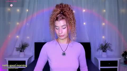 Snapshot of evoletbee chatting on February 4, 2026, 12:11 pm Evolet online show from February 4, 2026, 12:11 pm