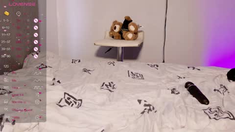 evva_foxxy online show from April 6, 2026, 4:19 pm