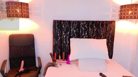 Snapshot of evvaa_moon chatting on April 11, 2026, 12:53 pm evvaa_moon online show from April 11, 2026, 12:53 pm