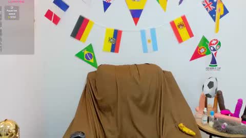 Snapshot of evvaa_moon chatting on June 18, 2026, 12:42 pm evvaa_moon online show from June 18, 2026, 12:42 pm