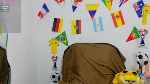 Snapshot of evvaa_moon chatting on June 24, 2026, 12:37 pm evvaa_moon online show from June 24, 2026, 12:37 pm