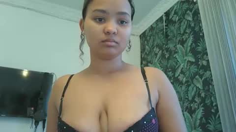 Snapshot of exclusivecourtney chatting on March 3, 2026, 5:35 am courtney online show from March 3, 2026, 5:35 am