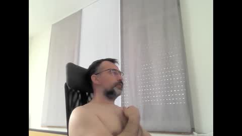 Snapshot of exhibit77 chatting on April 18, 2026, 8:07 am exhibit77 online show from April 18, 2026, 8:07 am