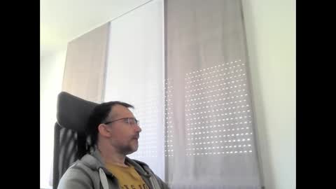 Snapshot of exhibit77 chatting on April 25, 2026, 8:28 am exhibit77 online show from April 25, 2026, 8:28 am