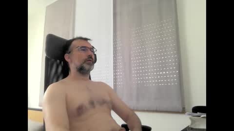 Snapshot of exhibit77 chatting on May 16, 2026, 10:36 am exhibit77 online show from May 16, 2026, 10:36 am