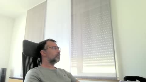 Snapshot of exhibit77 chatting on May 20, 2026, 12:33 pm exhibit77 online show from May 20, 2026, 12:33 pm