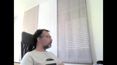 Snapshot of exhibit77 chatting on May 22, 2026, 7:48 am exhibit77 online show from May 22, 2026, 7:48 am