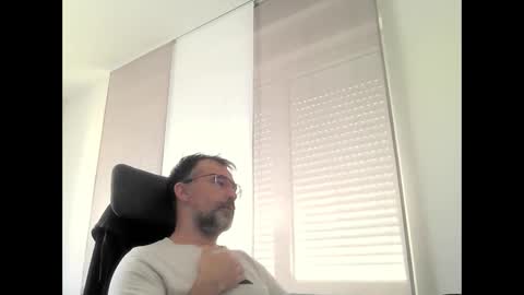 Snapshot of exhibit77 chatting on May 23, 2026, 9:24 am exhibit77 online show from May 23, 2026, 9:24 am