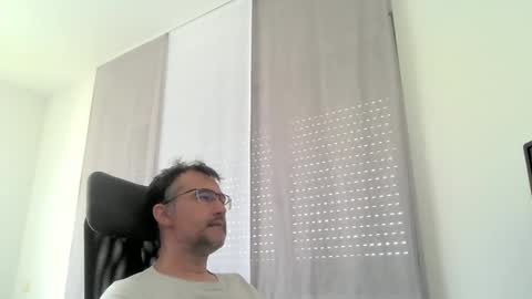 Snapshot of exhibit77 chatting on June 1, 2026, 8:49 am exhibit77 online show from June 1, 2026, 8:49 am