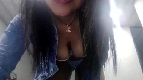 Snapshot of exotic_mia_ chatting on April 7, 2026, 3:40 am Mia online show from April 7, 2026, 3:40 am