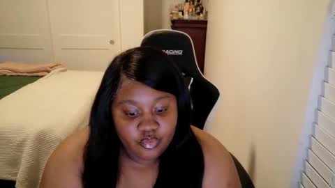 Miss Kitty online show from November 17, 2025, 7:58 am