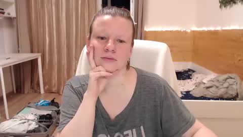 Snapshot of exponentex5 chatting on July 2, 2026, 9:54 pm Crystal online show from July 2, 2026, 9:54 pm