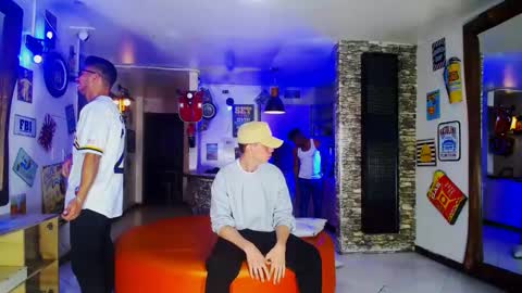 extrangers online show from January 10, 2025, 12:04 pm