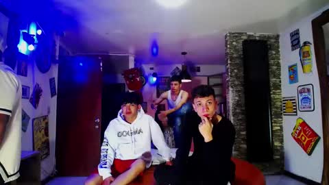 extrangers online show from January 19, 2025, 12:06 pm