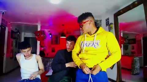 extrangers online show from January 20, 2025, 12:18 pm