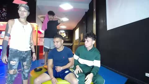 extrangers online show from February 20, 2025, 12:04 pm