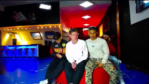 extrangers online show from September 14, 2025, 11:42 am