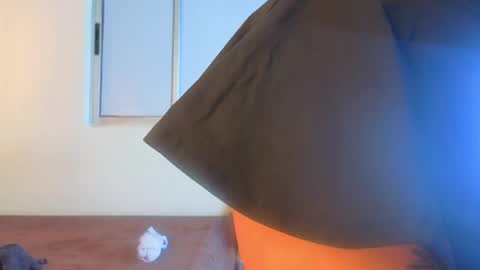 Snapshot of ey_im_simone_ chatting on June 3, 2026, 12:19 pm online show from June 3, 2026, 12:19 pm