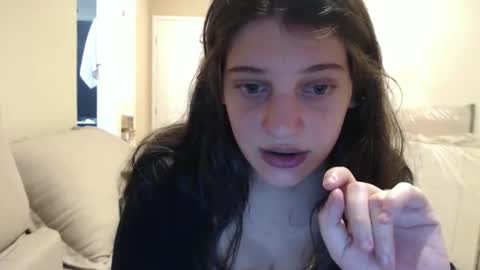 Izabella online show from November 3, 2025, 10:42 pm