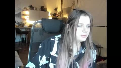 Snapshot of eyes_say_yes chatting on February 5, 2026, 2:00 pm Yara online show from February 5, 2026, 2:00 pm