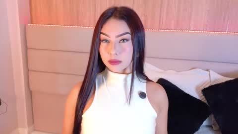 eymicooper online show from November 10, 2025, 7:57 pm