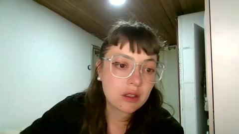 Snapshot of ezlngirl chatting on January 28, 2025, 2:53 am Aimee online show from January 28, 2025, 2:53 am