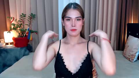 Snapshot of ezrahollywood chatting on December 7, 2024, 2:31 am UR SWEET EZRA online show from December 7, 2024, 2:31 am