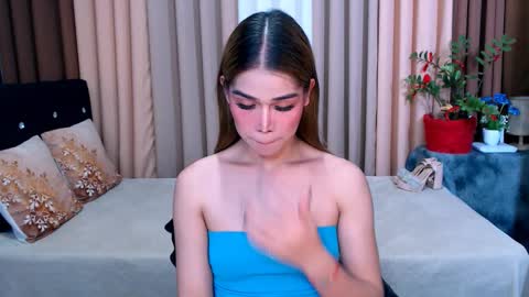 Snapshot of ezrahollywood chatting on January 14, 2025, 4:50 pm UR SWEET EZRA online show from January 14, 2025, 4:50 pm