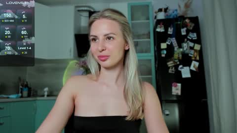 Snapshot of f1oraa chatting on December 16, 2024, 4:27 pm  if you dont have fansly account yet use this link to registration    online show from December 16, 2024, 4:27 pm