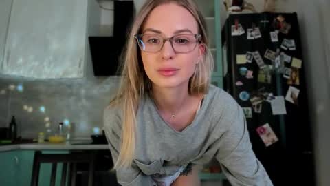 Snapshot of f1oraa chatting on February 11, 2025, 11:21 am  if you dont have fansly account yet use this link to registration    online show from February 11, 2025, 11:21 am