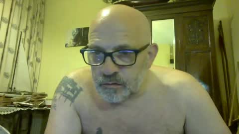 f1zzeek online show from July 15, 2026, 12:05 am