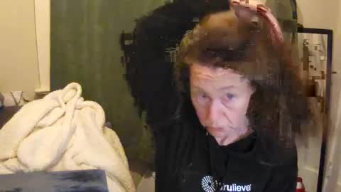 Snapshot of faberini chatting on December 30, 2024, 5:15 am FabOmobono online show from December 30, 2024, 5:15 am