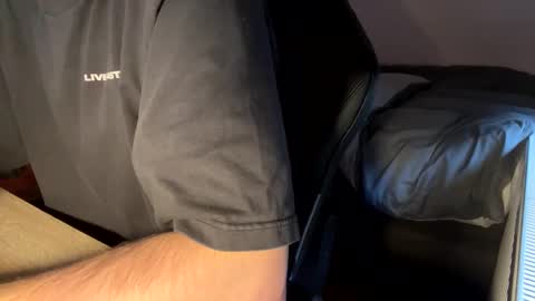 Snapshot of fabian_196 chatting on December 19, 2024, 2:02 pm Call me bitch online show from December 19, 2024, 2:02 pm