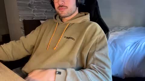 Snapshot of fabian_196 chatting on December 27, 2024, 1:18 pm Call me bitch online show from December 27, 2024, 1:18 pm