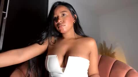 Thianna online show from November 30, 2025, 8:24 pm