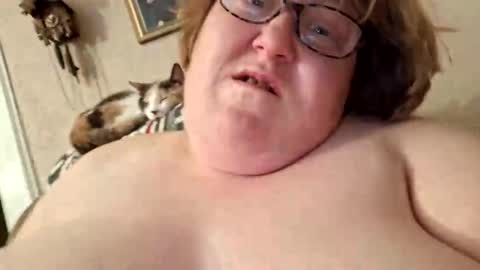 Snapshot of fabulousbbw1600 chatting on October 2, 2025, 5:36 am fabulousbbw1600 online show from October 2, 2025, 5:36 am