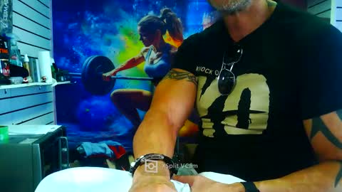 fabxxxl online show from May 2, 2026, 8:19 am